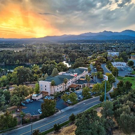 Hilton Garden Inn Redding Ngoại thất bức ảnh