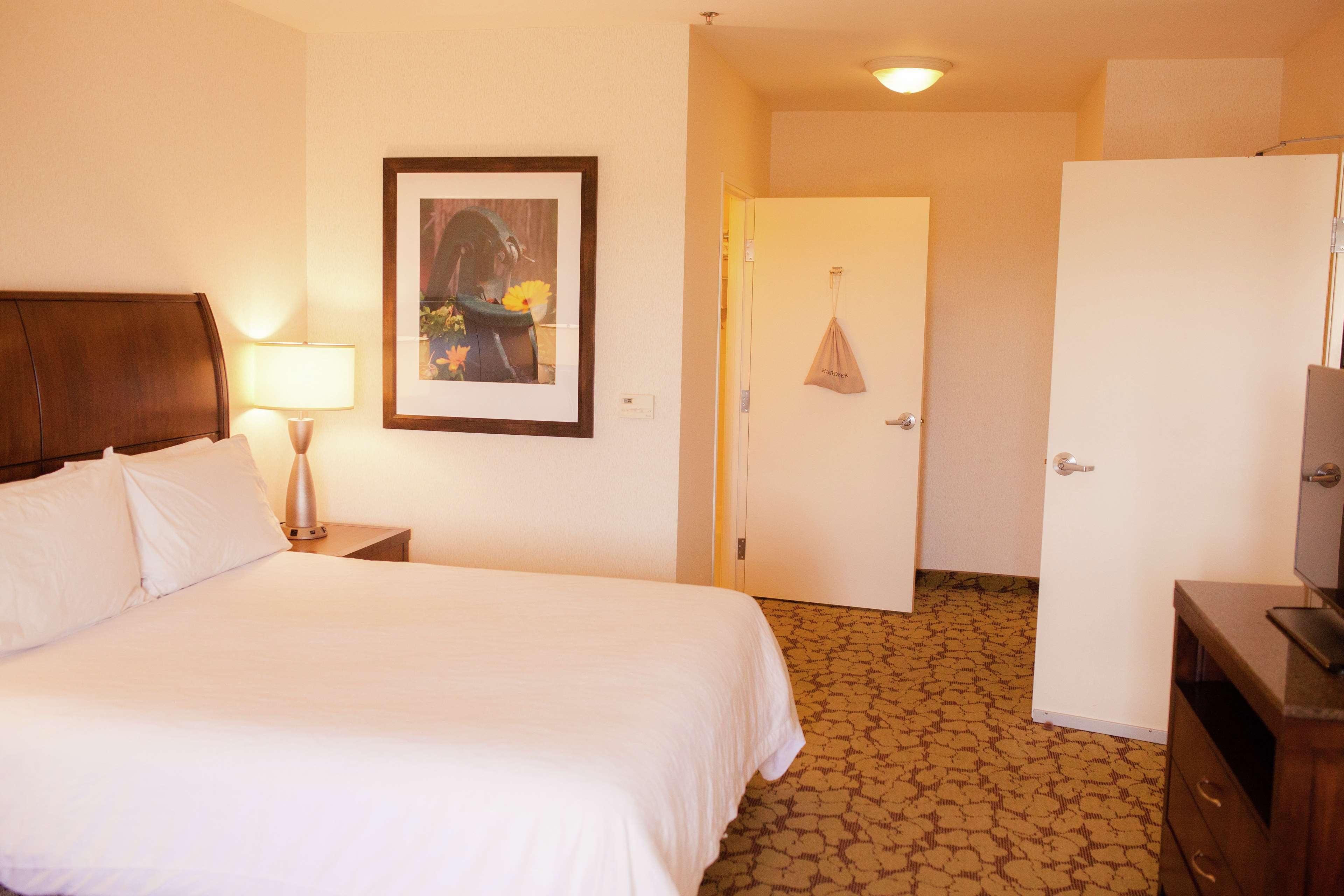 Hilton Garden Inn Redding Ngoại thất bức ảnh