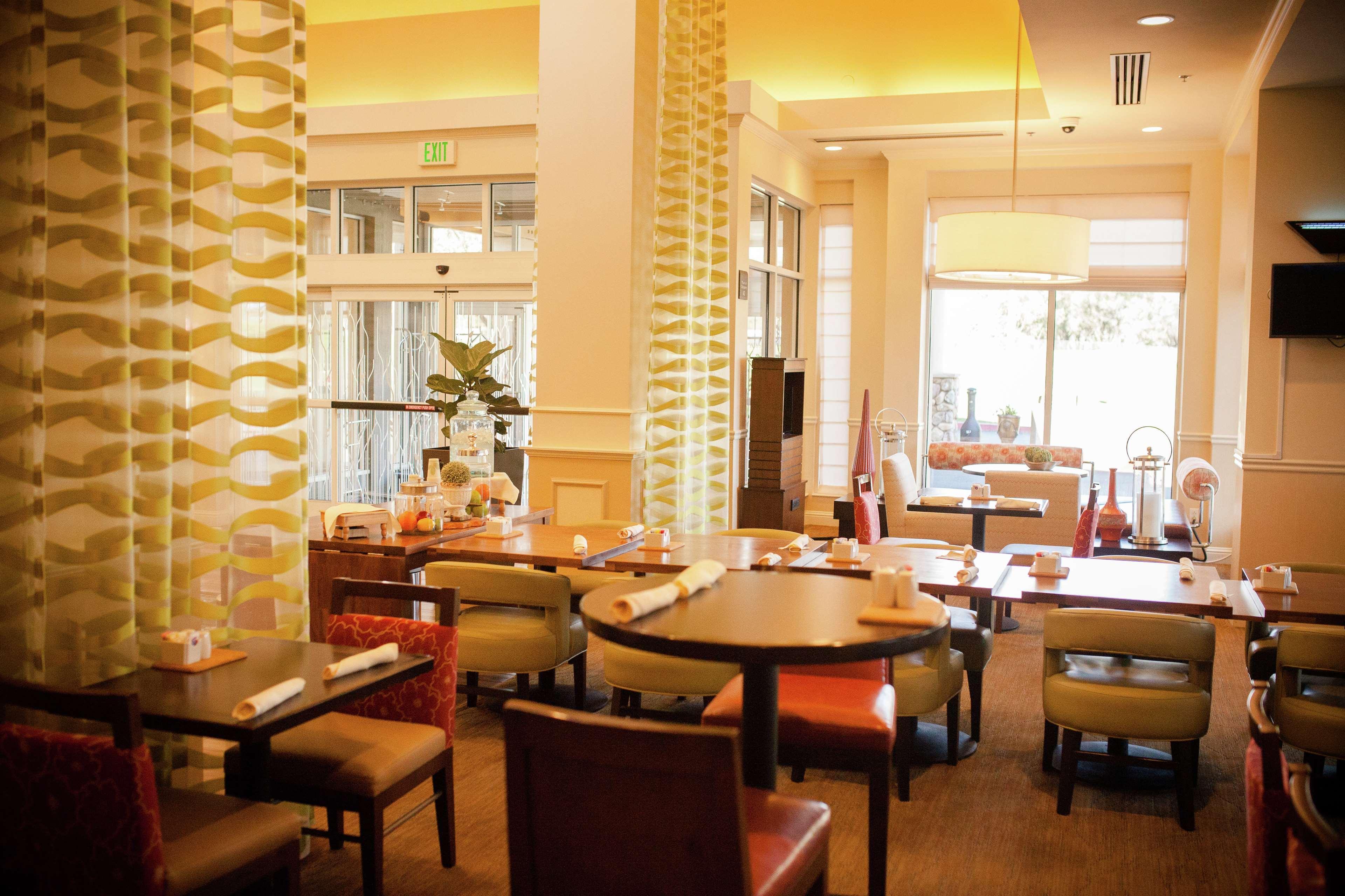 Hilton Garden Inn Redding Ngoại thất bức ảnh