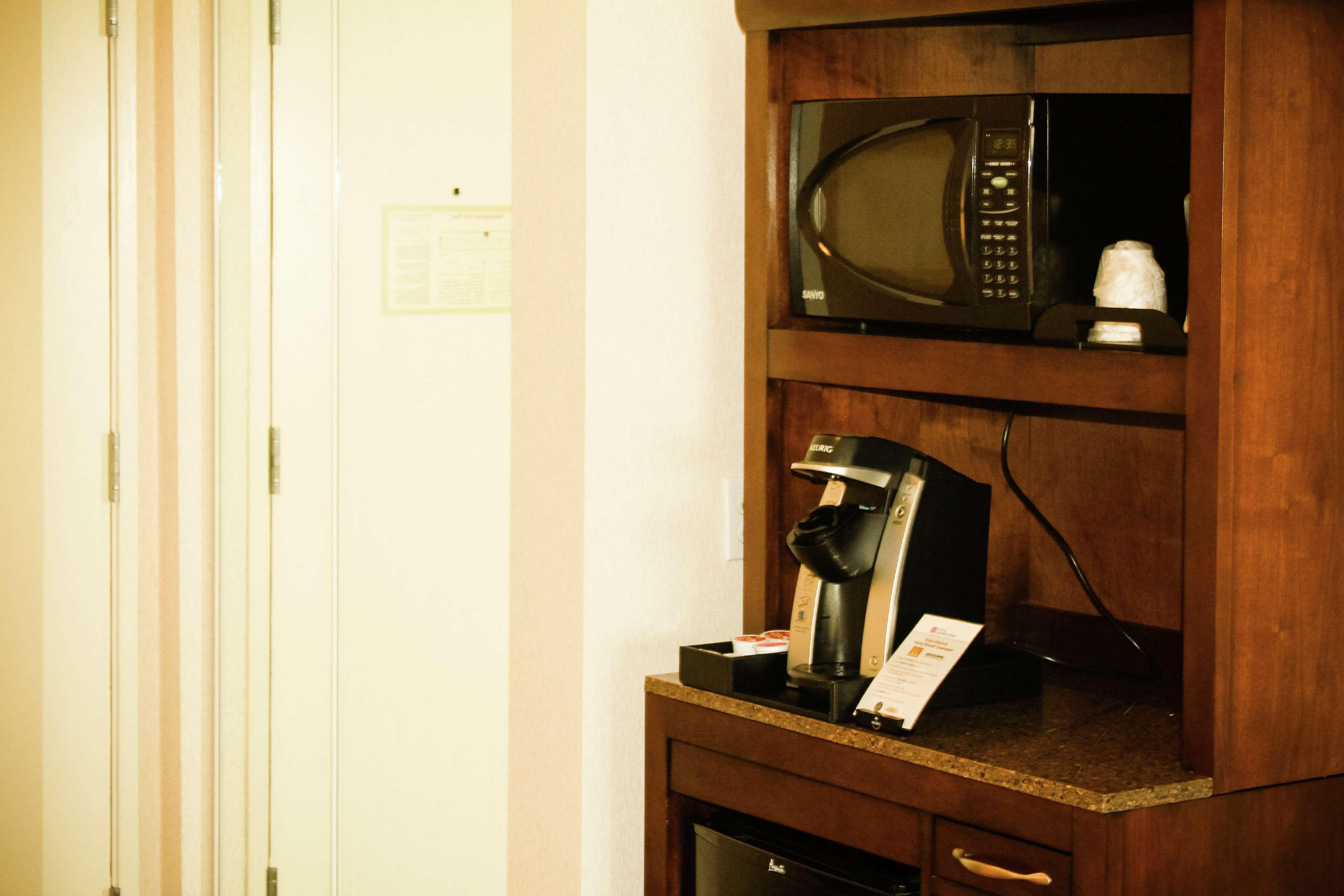 Hilton Garden Inn Redding Ngoại thất bức ảnh