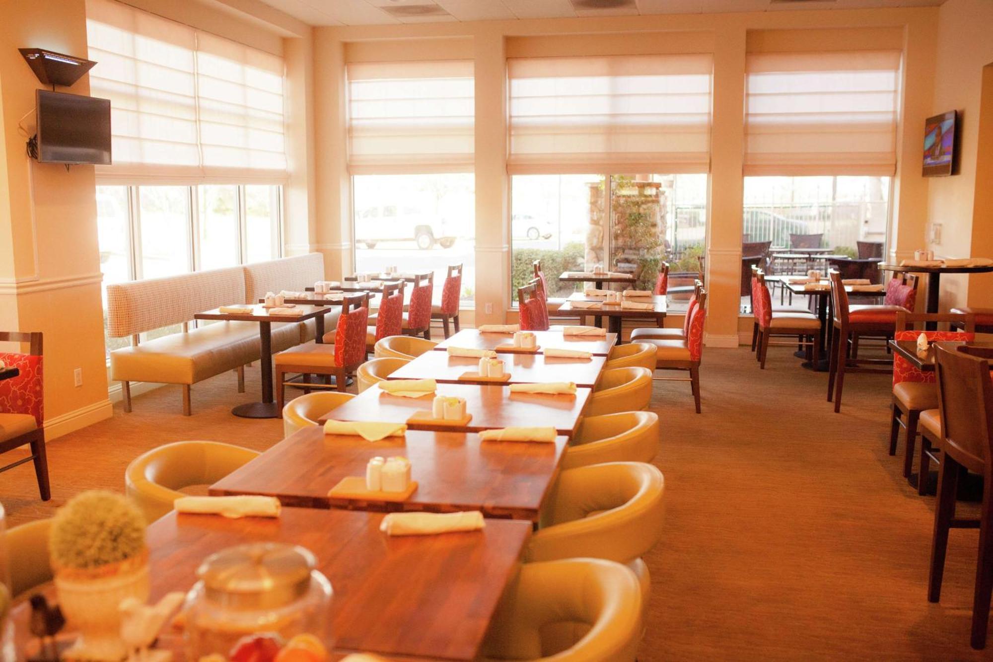 Hilton Garden Inn Redding Ngoại thất bức ảnh